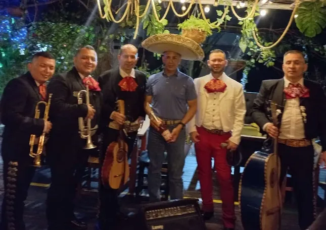 Mariachis en La 70 Medellín Mariachis en La 70 Medellín para serenatas y eventos